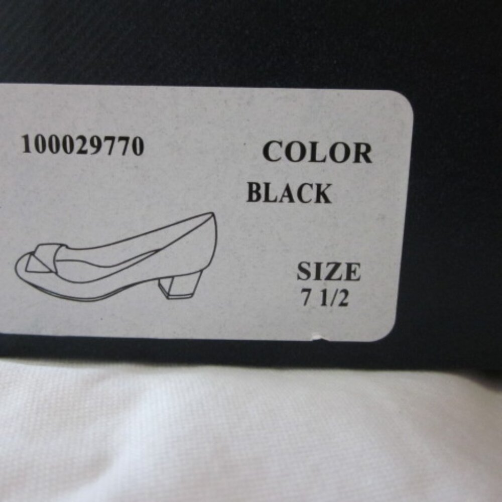 Brooks Brothers womens modern low heel pumps, sz 7.5U,  black with triangle trim - Picture 5 of 8